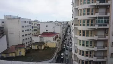 Appartement Vide – avec balcon A Vendre  – Centre ville -Tanger